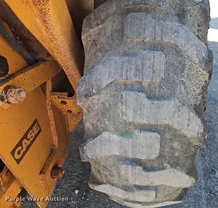 image for item EB8032 1993 Case 480F LL landscape tractor