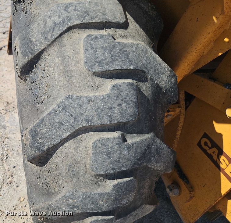 image for item EB8032 1993 Case 480F LL landscape tractor