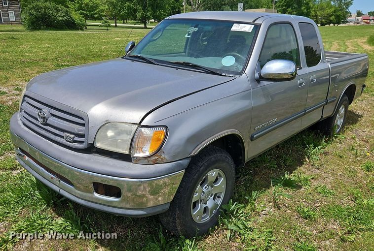 image for item EB8035 2002 Toyota Tundra Access Cab pickup truck