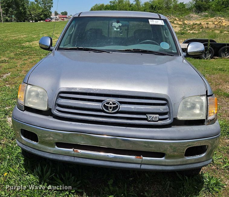 image for item EB8035 2002 Toyota Tundra Access Cab pickup truck