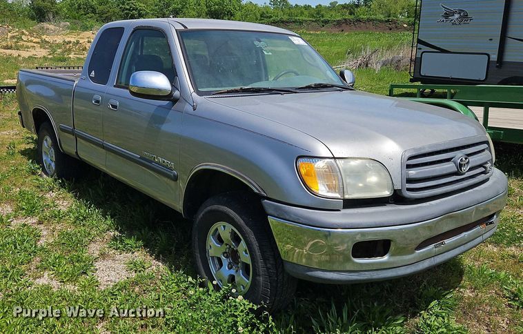 image for item EB8035 2002 Toyota Tundra Access Cab pickup truck