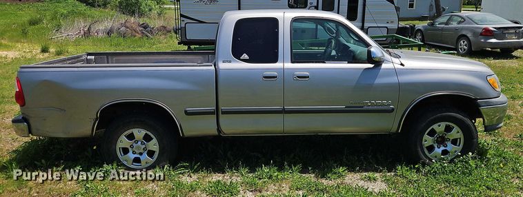 image for item EB8035 2002 Toyota Tundra Access Cab pickup truck