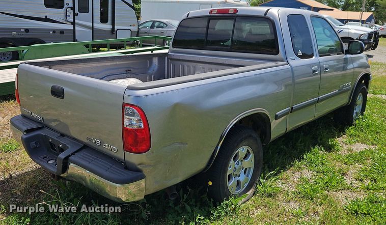 image for item EB8035 2002 Toyota Tundra Access Cab pickup truck