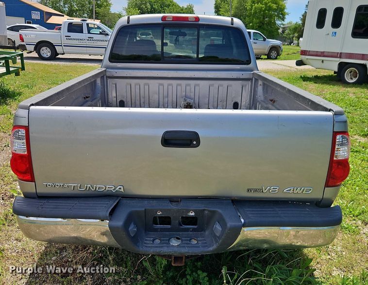 image for item EB8035 2002 Toyota Tundra Access Cab pickup truck