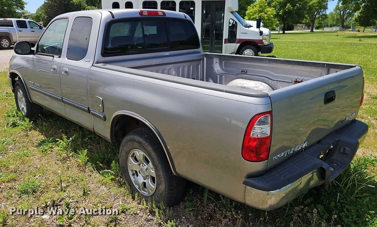 image for item EB8035 2002 Toyota Tundra Access Cab pickup truck