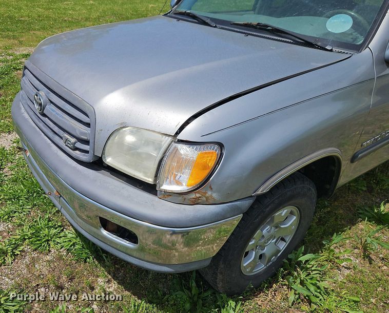 image for item EB8035 2002 Toyota Tundra Access Cab pickup truck