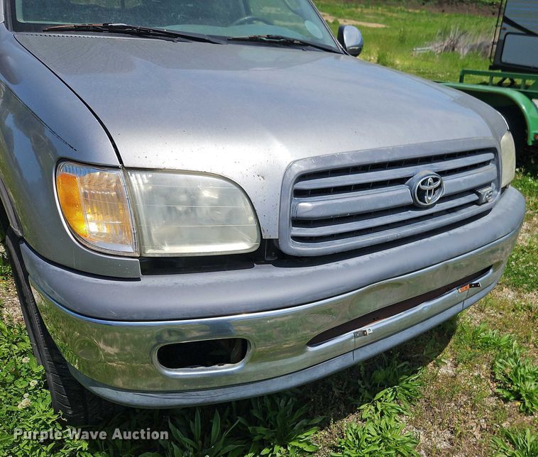 image for item EB8035 2002 Toyota Tundra Access Cab pickup truck