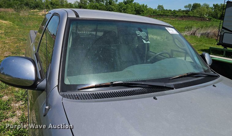 image for item EB8035 2002 Toyota Tundra Access Cab pickup truck