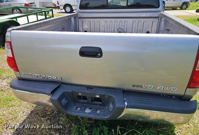 image for item EB8035 2002 Toyota Tundra Access Cab pickup truck