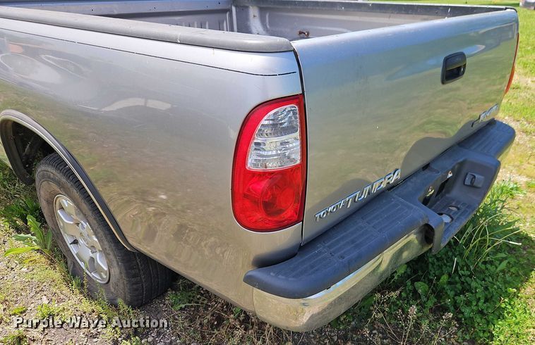 image for item EB8035 2002 Toyota Tundra Access Cab pickup truck