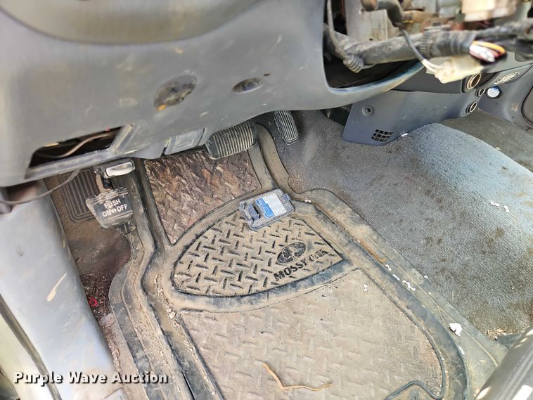 image for item EB8035 2002 Toyota Tundra Access Cab pickup truck