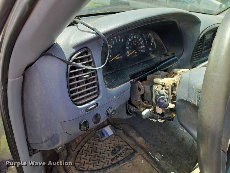 image for item EB8035 2002 Toyota Tundra Access Cab pickup truck