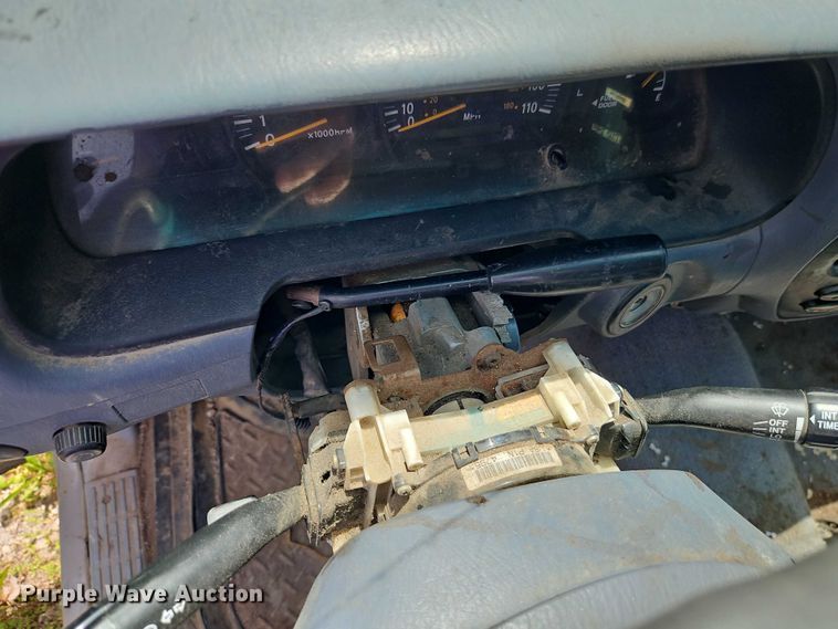 image for item EB8035 2002 Toyota Tundra Access Cab pickup truck