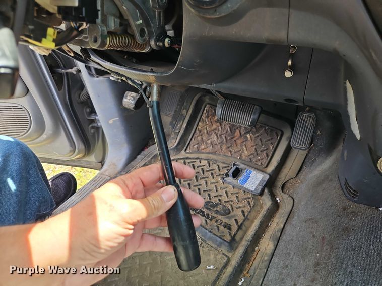 image for item EB8035 2002 Toyota Tundra Access Cab pickup truck