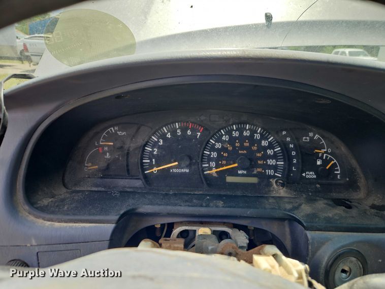 image for item EB8035 2002 Toyota Tundra Access Cab pickup truck