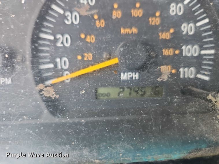 image for item EB8035 2002 Toyota Tundra Access Cab pickup truck