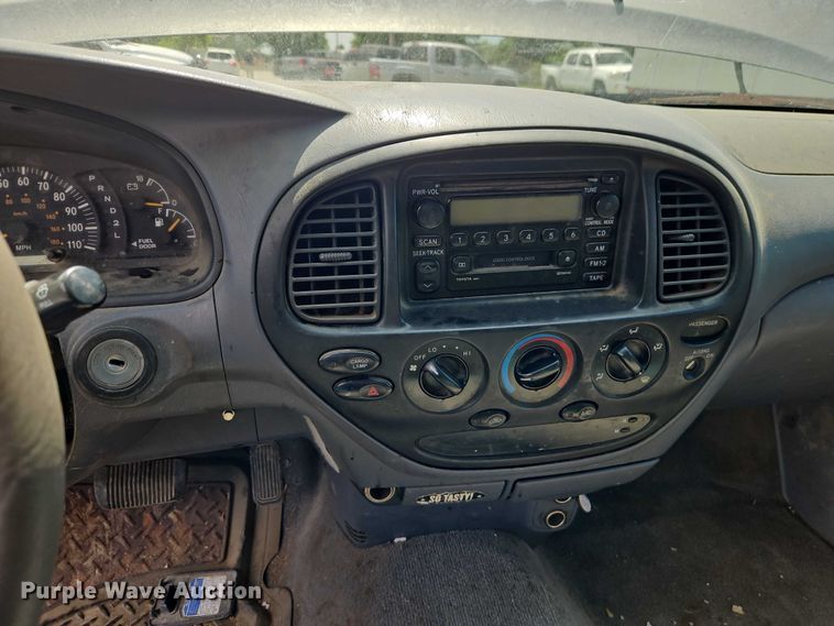 image for item EB8035 2002 Toyota Tundra Access Cab pickup truck