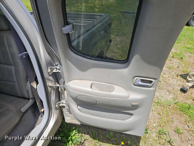 image for item EB8035 2002 Toyota Tundra Access Cab pickup truck