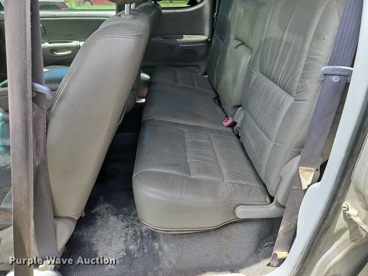 image for item EB8035 2002 Toyota Tundra Access Cab pickup truck