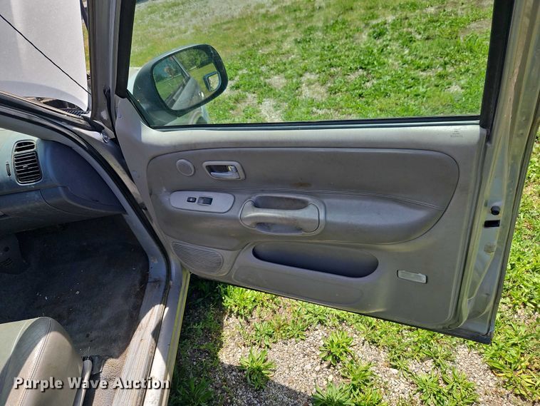image for item EB8035 2002 Toyota Tundra Access Cab pickup truck