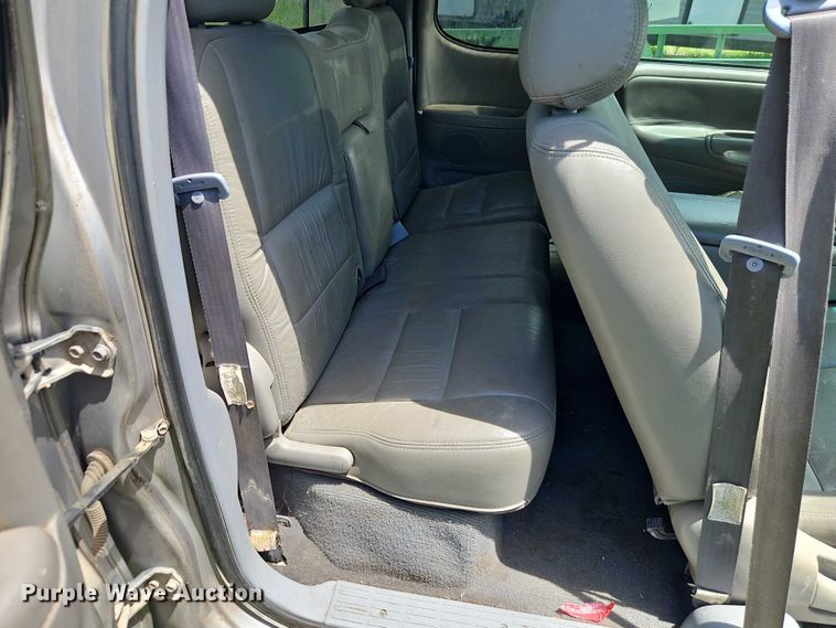 image for item EB8035 2002 Toyota Tundra Access Cab pickup truck