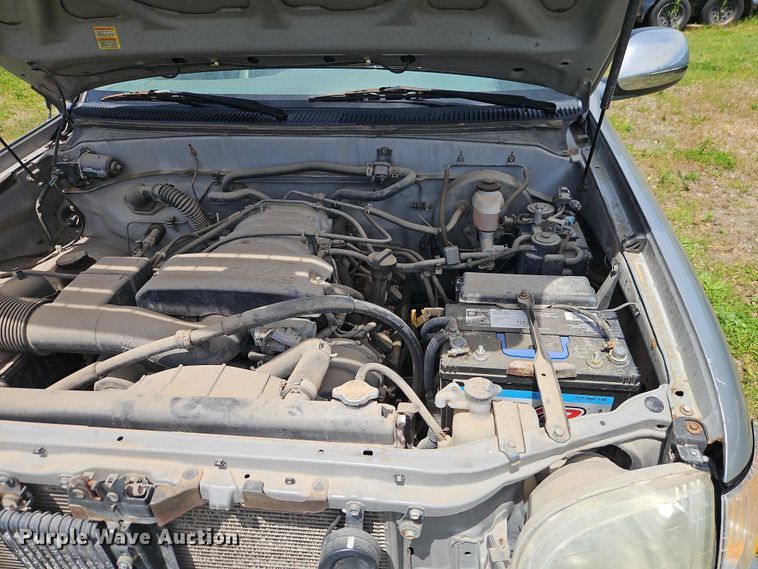 image for item EB8035 2002 Toyota Tundra Access Cab pickup truck