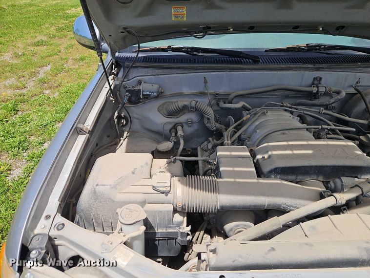 image for item EB8035 2002 Toyota Tundra Access Cab pickup truck