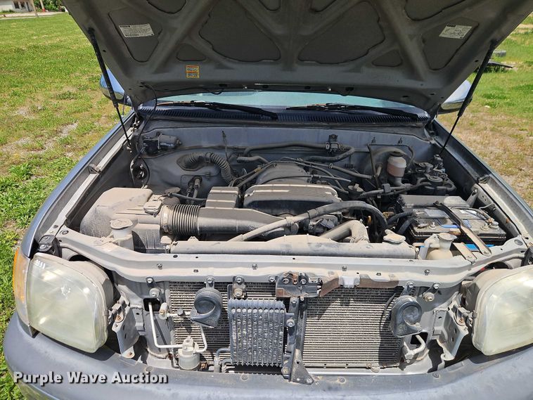 image for item EB8035 2002 Toyota Tundra Access Cab pickup truck