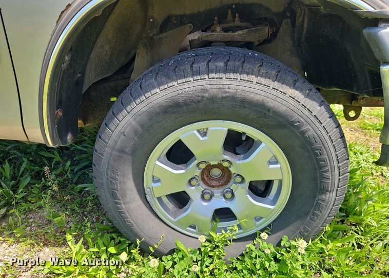 image for item EB8035 2002 Toyota Tundra Access Cab pickup truck