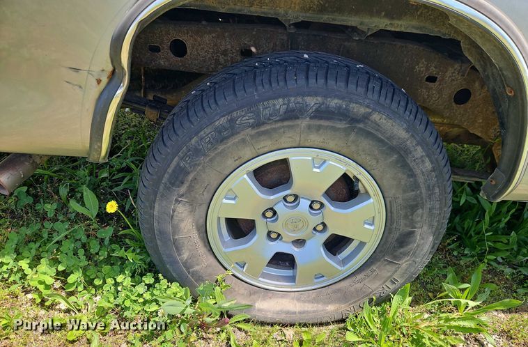 image for item EB8035 2002 Toyota Tundra Access Cab pickup truck