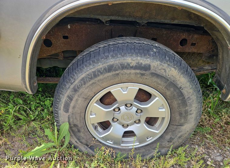 image for item EB8035 2002 Toyota Tundra Access Cab pickup truck