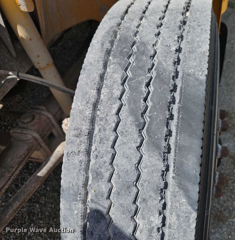 image for item EB8036 2003 Freightliner 65PA school bus