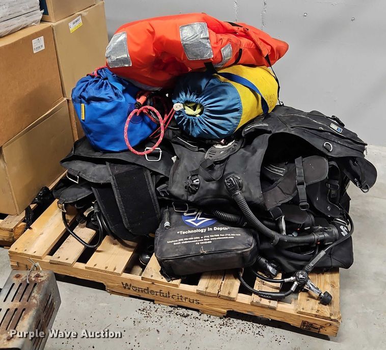 image for item EB8058 Scuba diving equipment