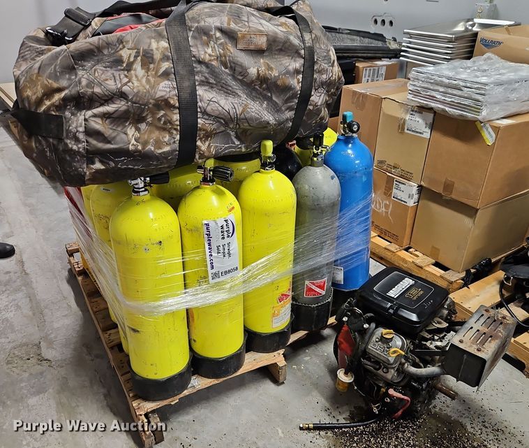 image for item EB8058 Scuba diving equipment