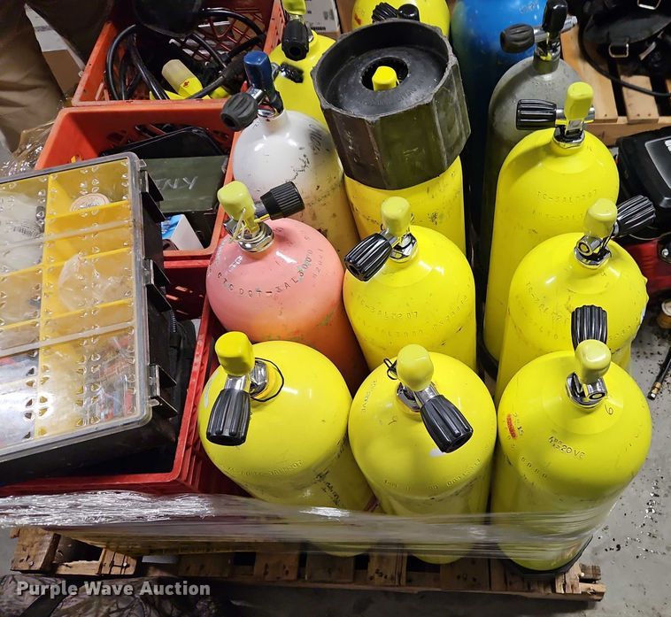 image for item EB8058 Scuba diving equipment