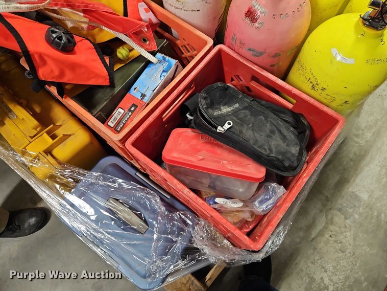 image for item EB8058 Scuba diving equipment