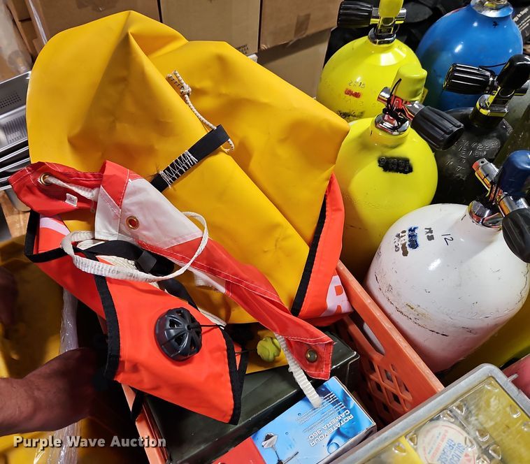 image for item EB8058 Scuba diving equipment