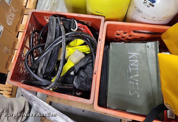 image for item EB8058 Scuba diving equipment