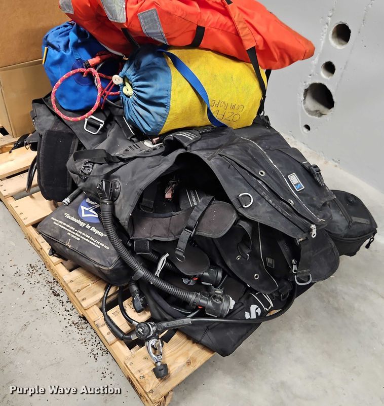 image for item EB8058 Scuba diving equipment