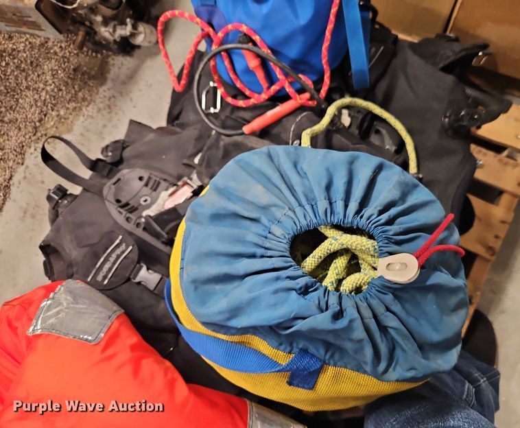 image for item EB8058 Scuba diving equipment