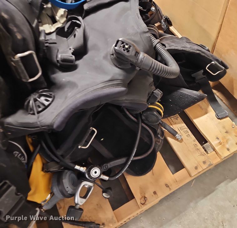 image for item EB8058 Scuba diving equipment
