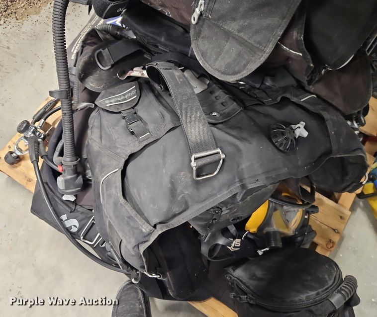 image for item EB8058 Scuba diving equipment