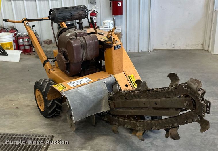 image for item EC2383 1987 Case TL100 trencher