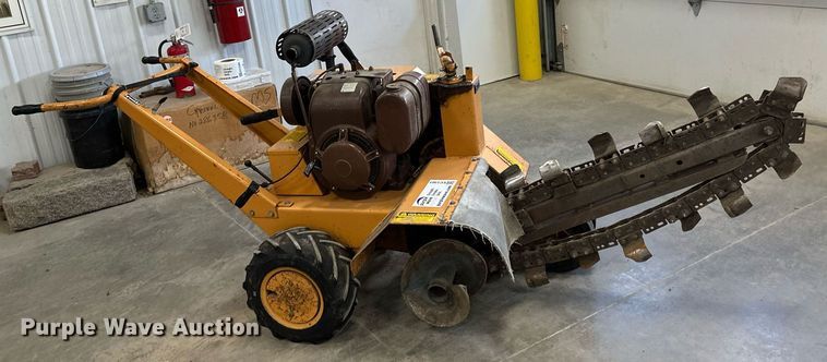 image for item EC2383 1987 Case TL100 trencher