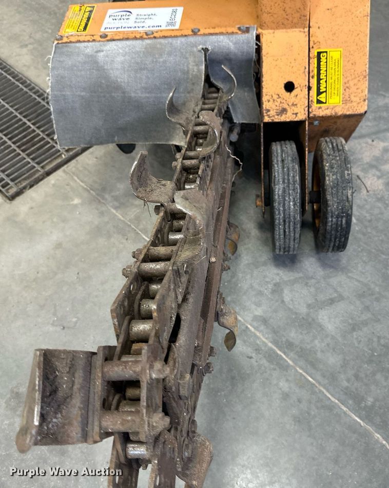 image for item EC2383 1987 Case TL100 trencher