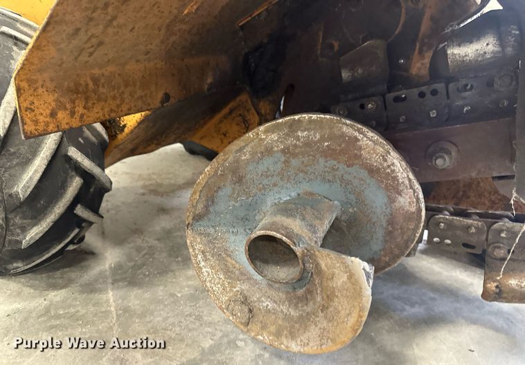 image for item EC2383 1987 Case TL100 trencher