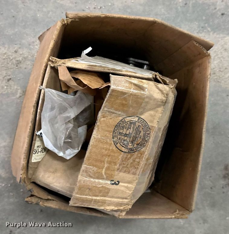 image for item EC2383 1987 Case TL100 trencher