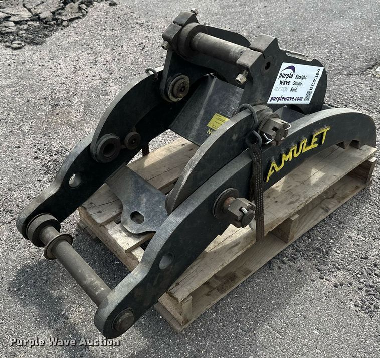 image for item EC2384 Amulet Hoe Clamp excavator thumb