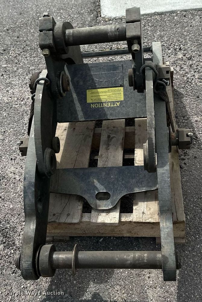 image for item EC2384 Amulet Hoe Clamp excavator thumb