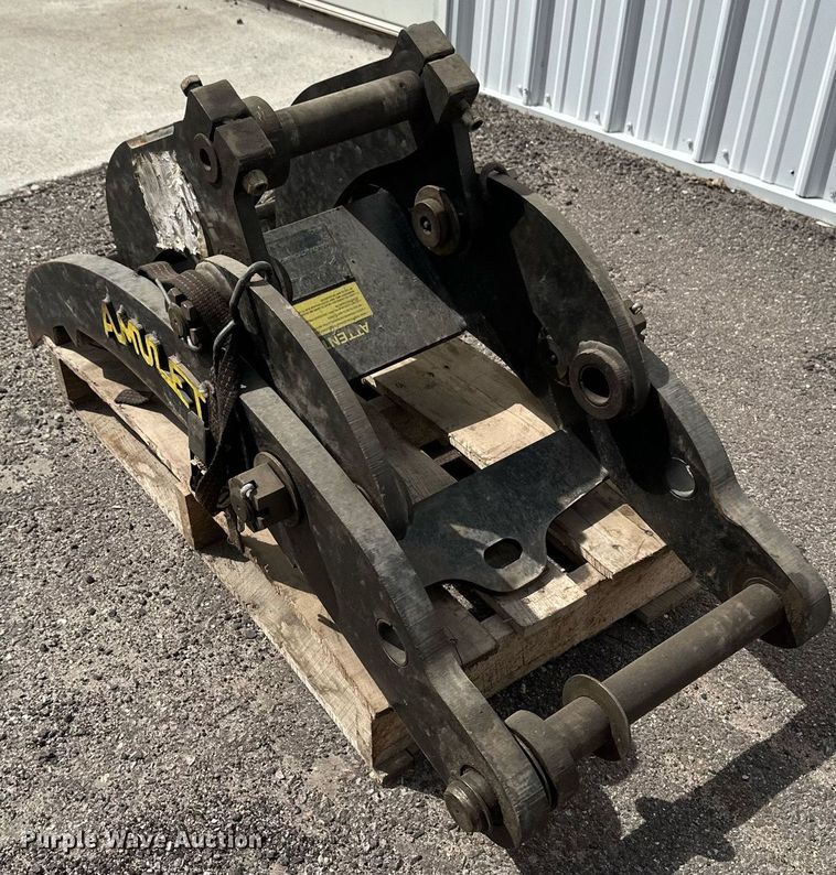 image for item EC2384 Amulet Hoe Clamp excavator thumb